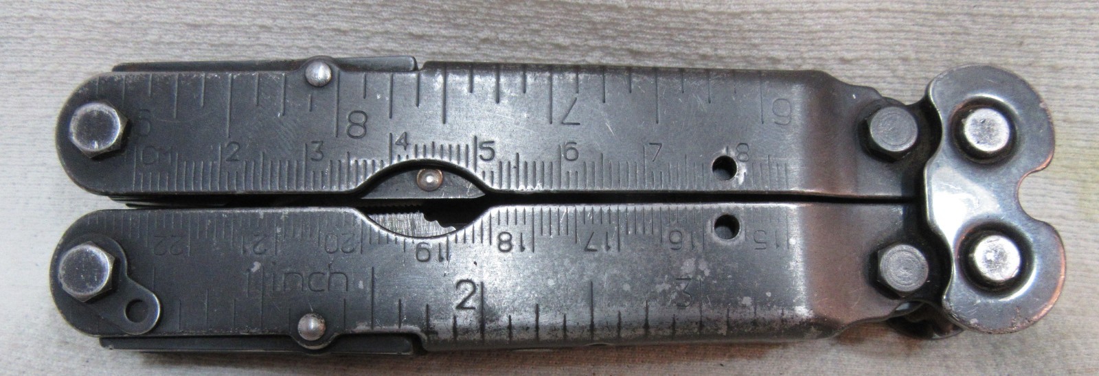 SOG PowerLock Black Oxide Steel Multi-Tool – Pliers Screwdriver Knife & More
