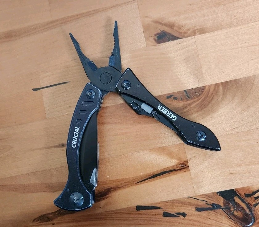 Gerber Crucial Black Multi Tool Multi Plier Carabiner Clip Knife – Great U50