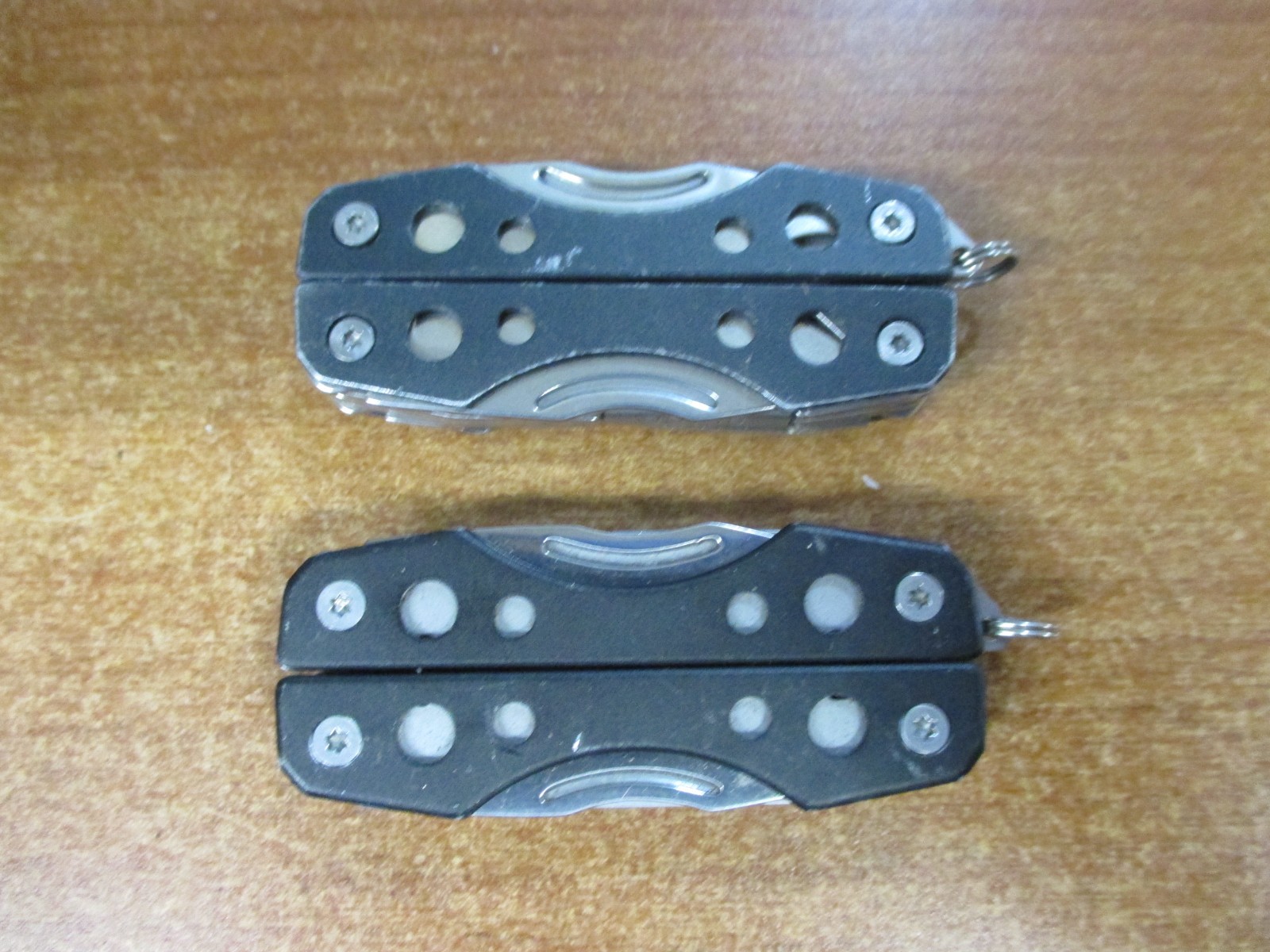 NEW Gerber Clutch Mini Multitool Keychain GREEN Pliers, Blade, Tweezers, Opener