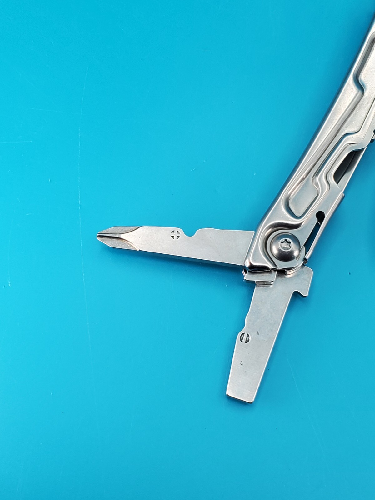 Leatherman Rev 3.8″ Multi-Tool, Stainless! *SOME RUST ON ITEM*