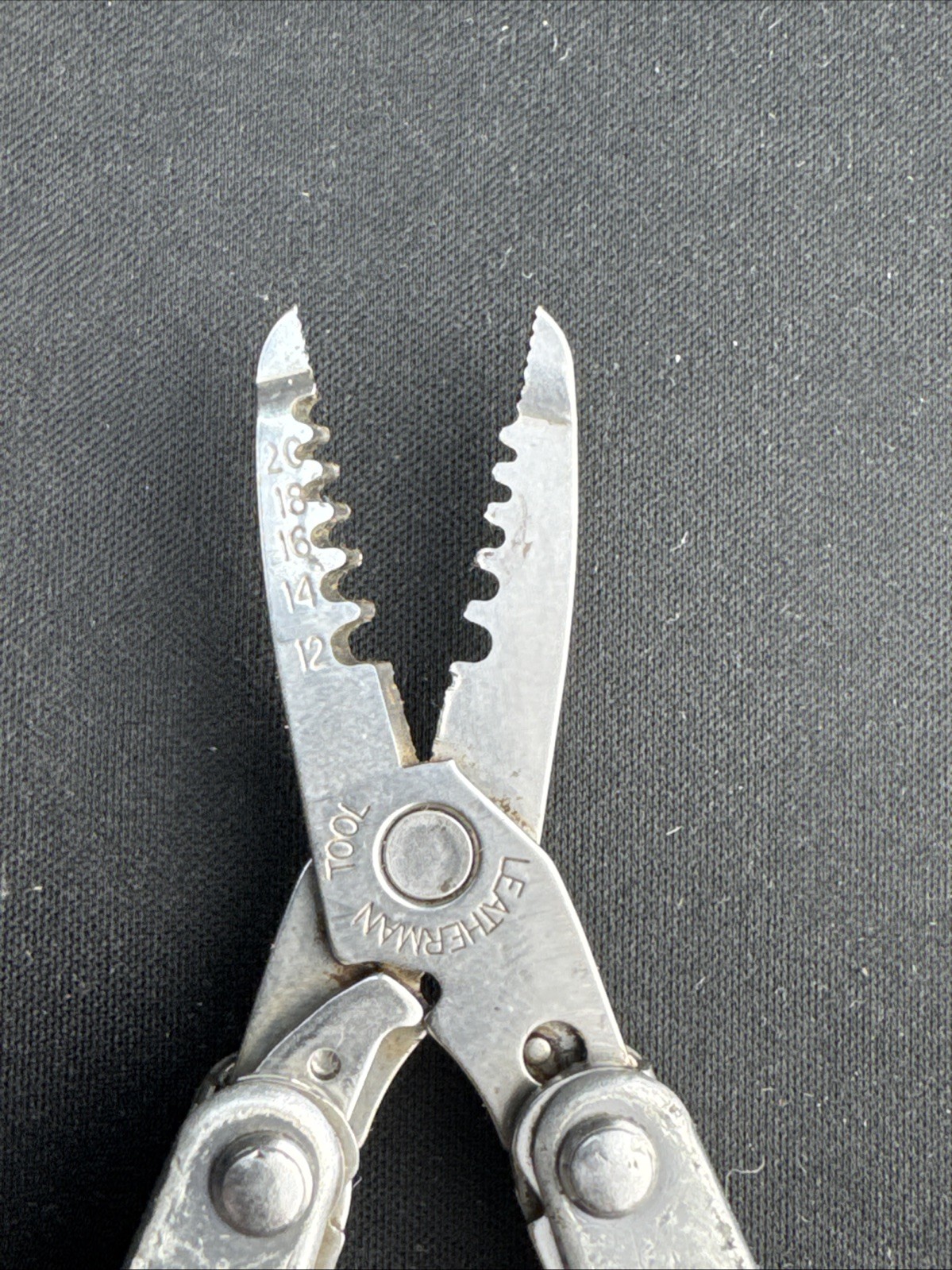 Leatherman Squirt E4 Multi-Tool w/Wire Strippers Gray