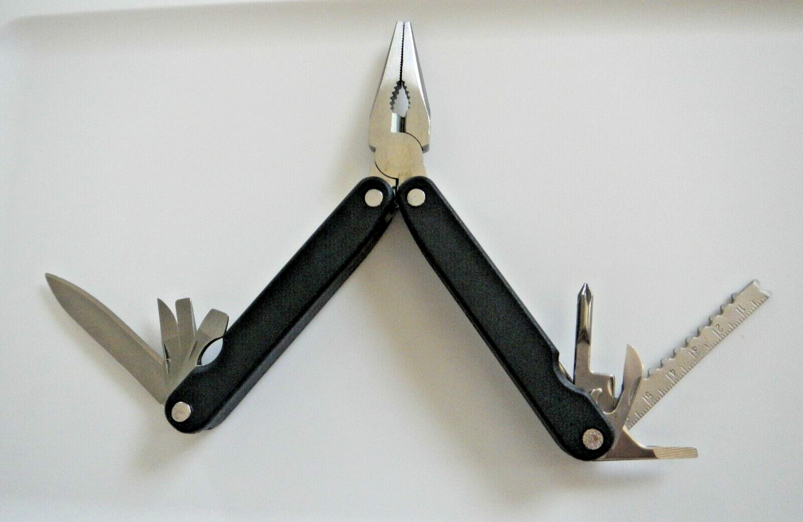MULTI TOOL with FLASHLIGHT & CARRYING CASE – NEW – SEE PHOTOS FOR INFORMATION
