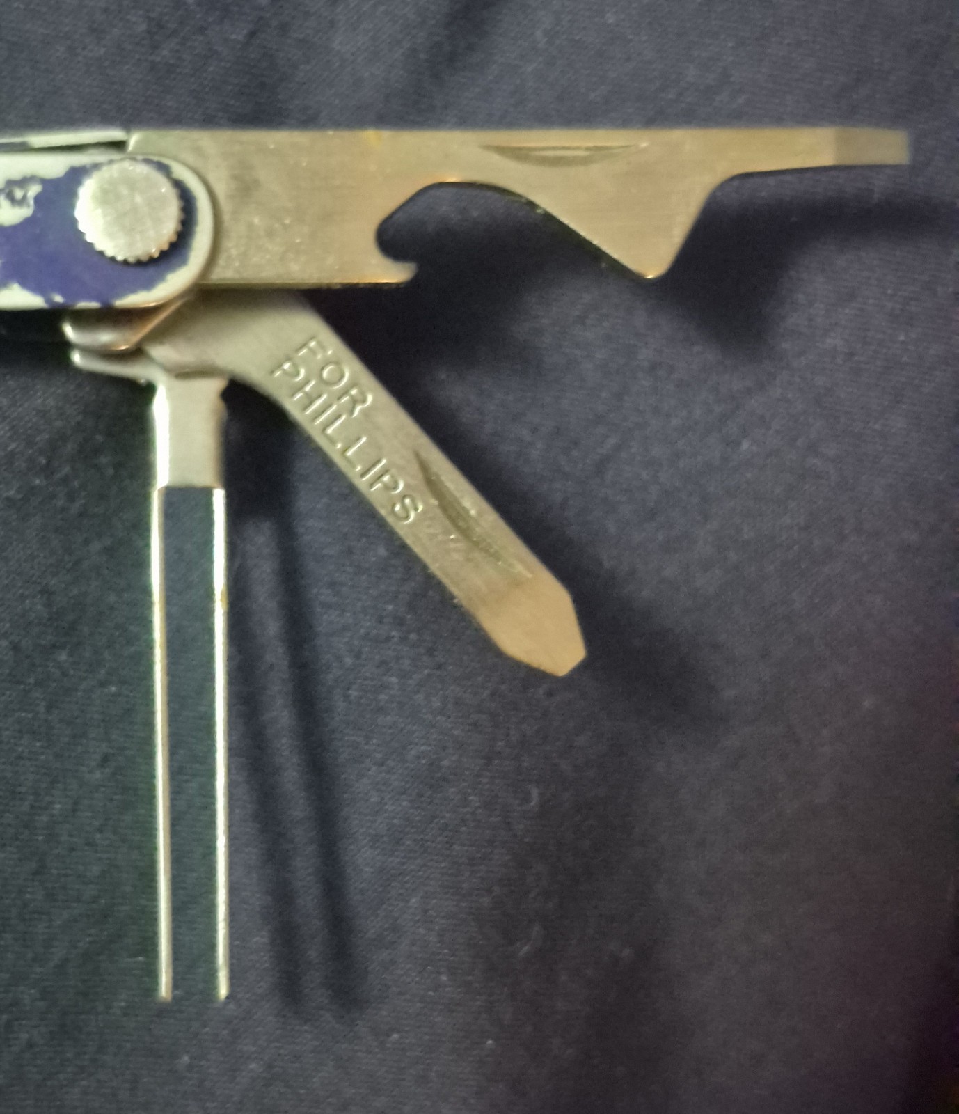 Leatherman Micra 10-Tool Multi-Tool 2″ Straight Blade Blue/Silver Lanyard 2.5″