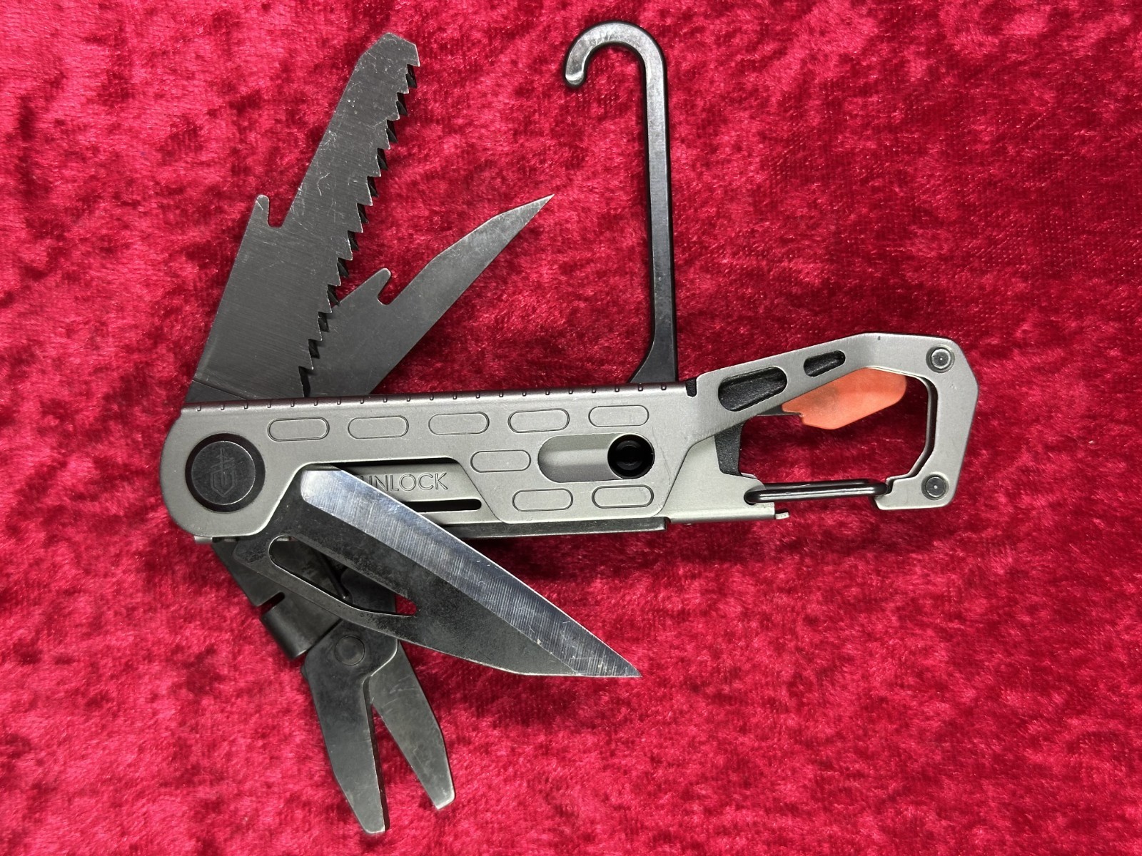 Gerber StakeOut Graphite Multi-Tool 10 Function 9 Tools Knife Carabiner (587)