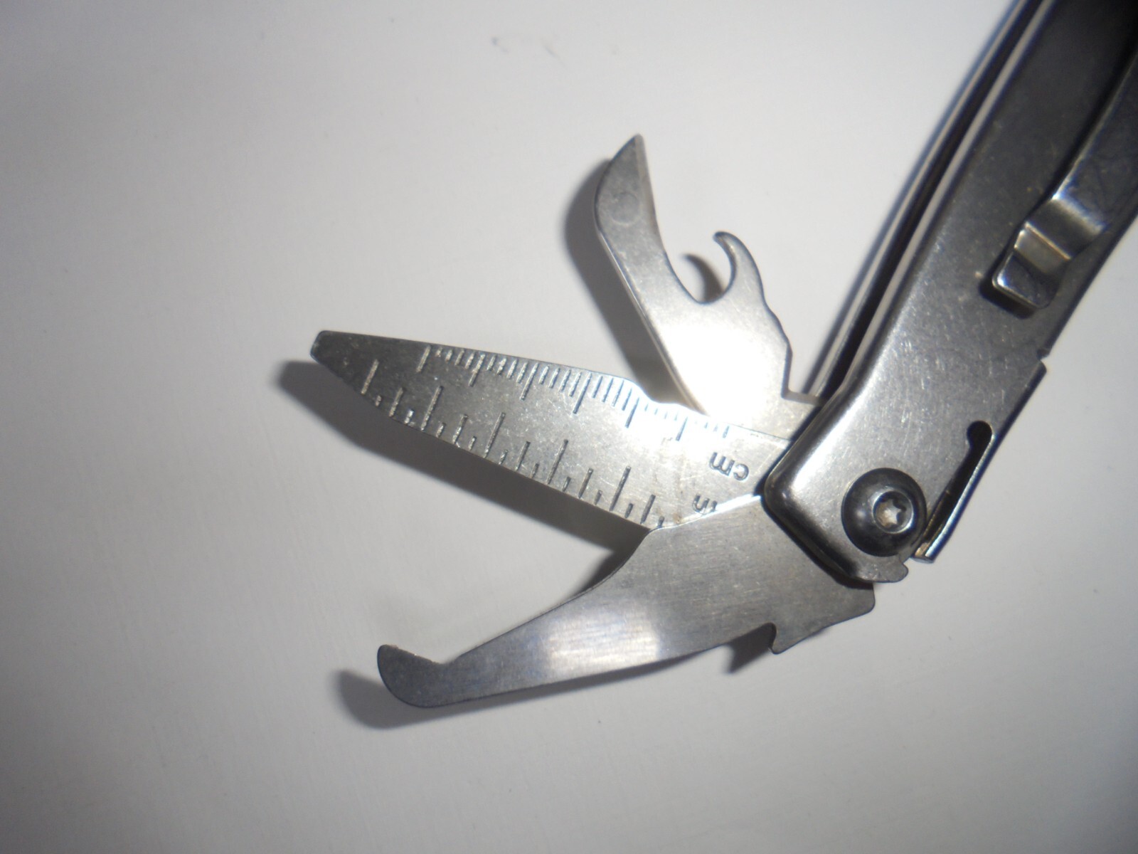 LEATHERMAN – Rev Pocket Size Multitool with Package Opener and Screwdrivers