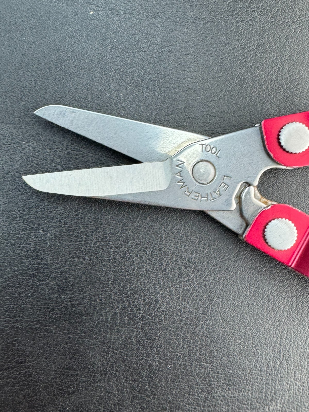 Leatherman Micra 10 in 1 Multitool Anodized Aluminum – Red