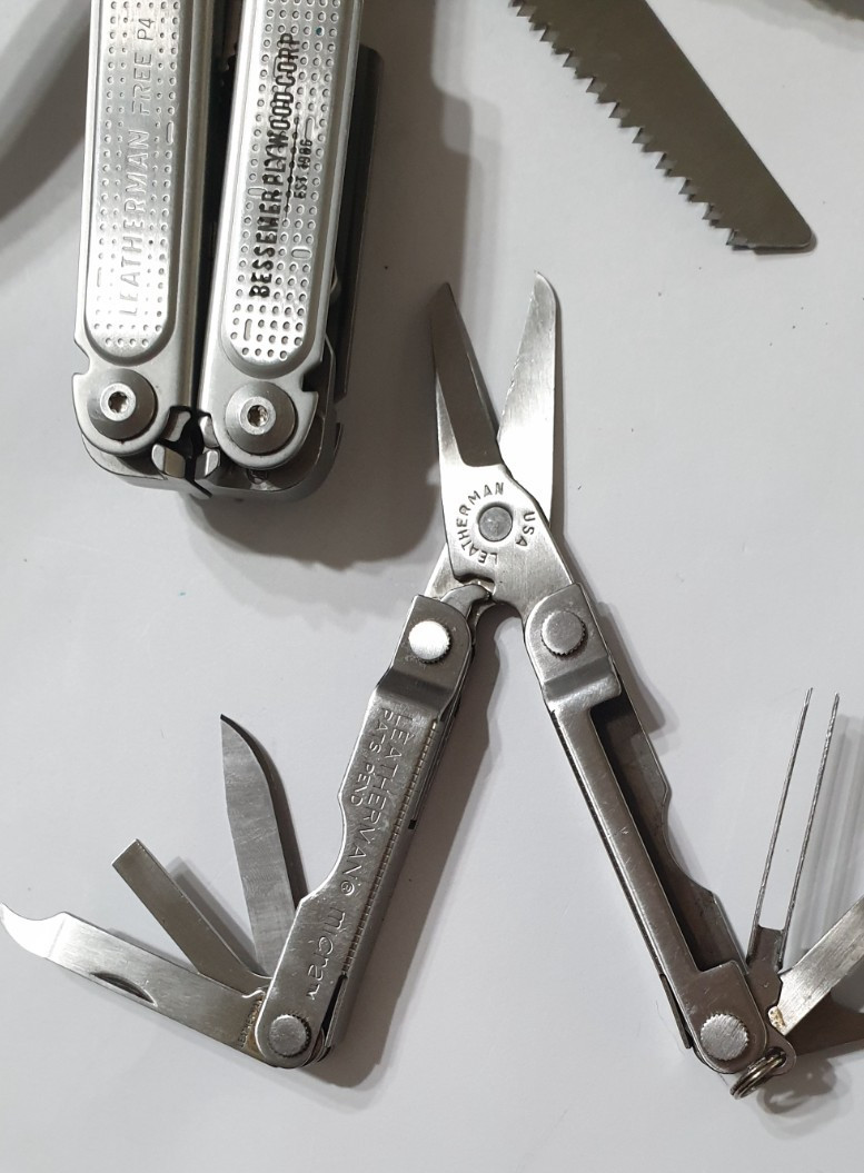 🔥🔥🔥 Leatherman Rare Retired Free P4 One Hand Opening + Micra Multi Tool