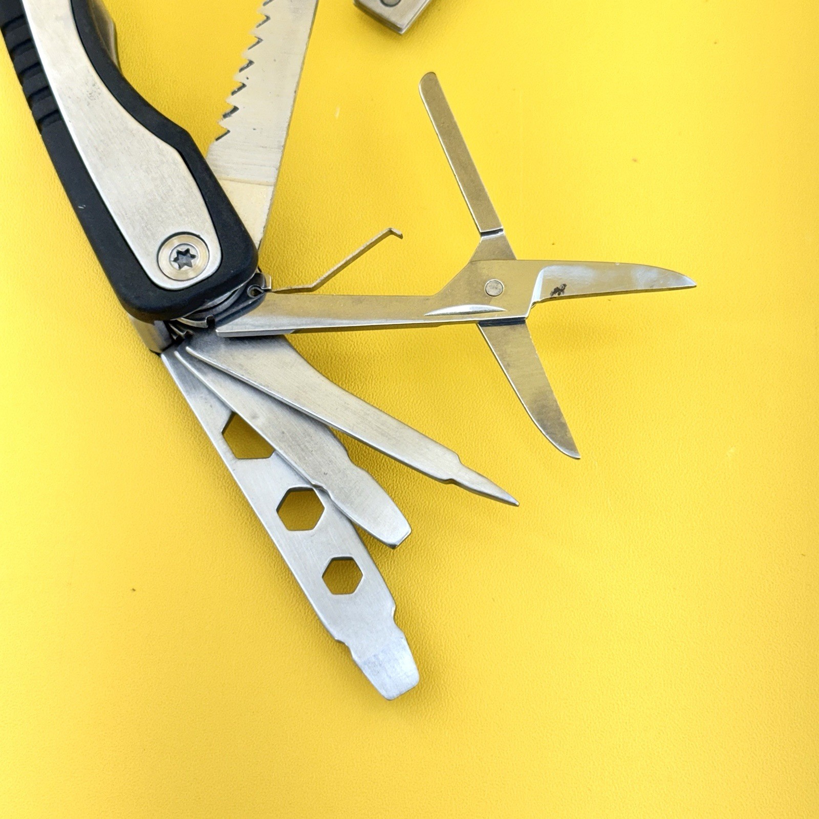 11-in-1 Multi Tool Pocket Knife Folding Pliers Stainless Steel Survival EDC Tool