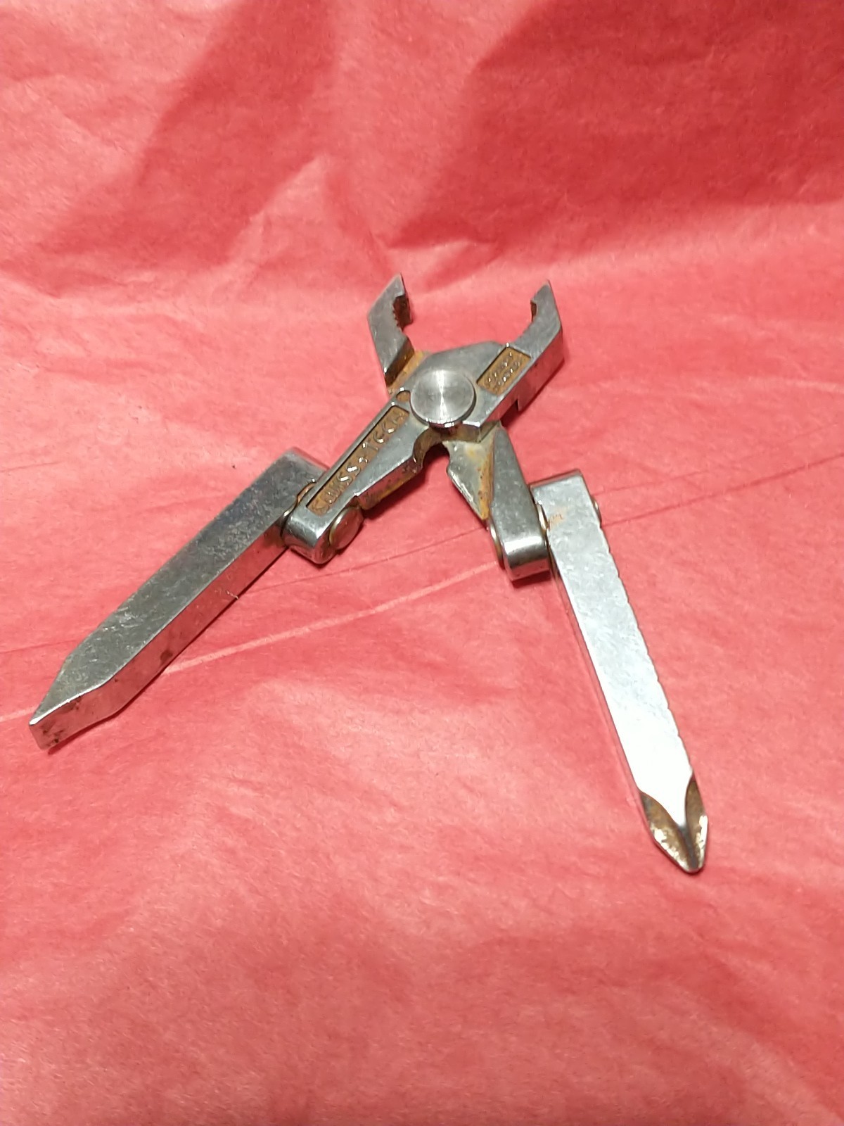 SWISS + TECH MULTI TOOL 1 7/8″ CLOSED STAINLESS STEEL