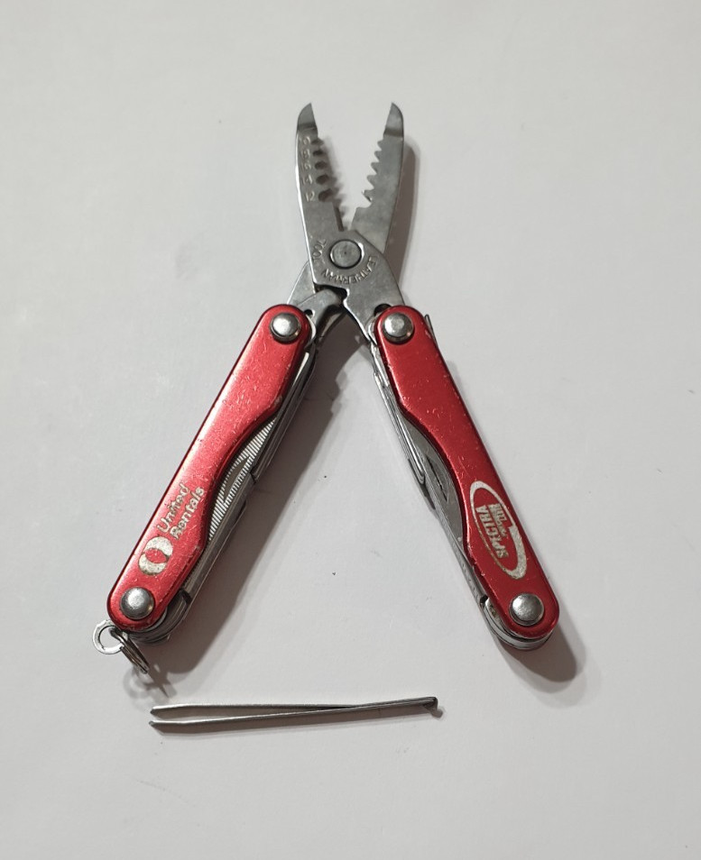 🔥 Leatherman Squirt E4 Stainless Multitool Red Rare Retired Condition