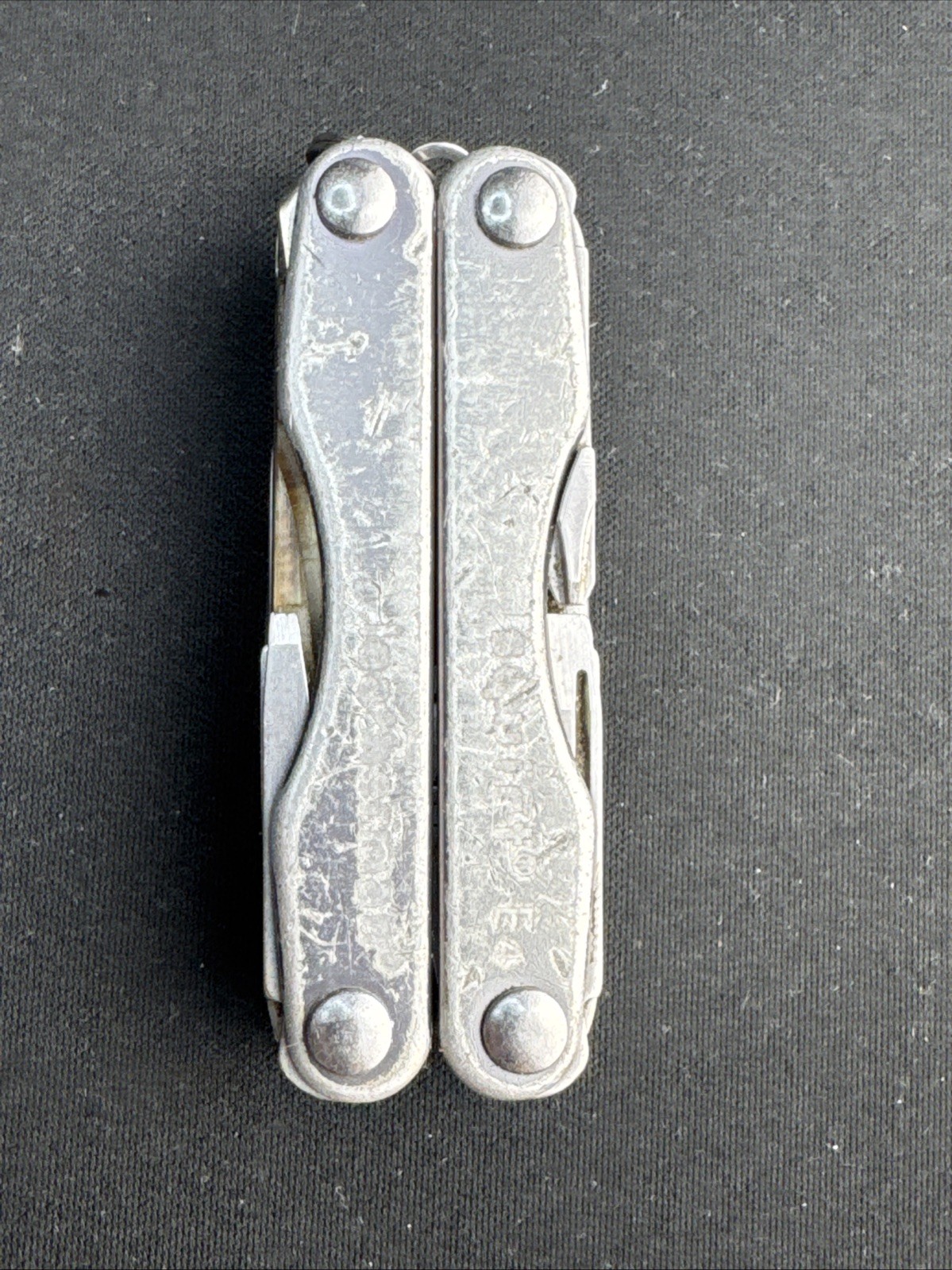 Leatherman Squirt E4 Multi-Tool w/Wire Strippers Gray