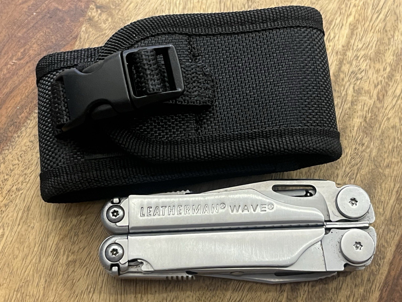 Leatherman Wave Multi-Tool Knife Great Condition!! w/New Molle Sheath ~TASKCo